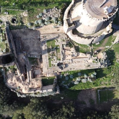 Puntata 164 – Gli scavi nell’acropoli dell’antica Velia | Le Aquile di Ferrara | Greta Palmieri e la sua musica